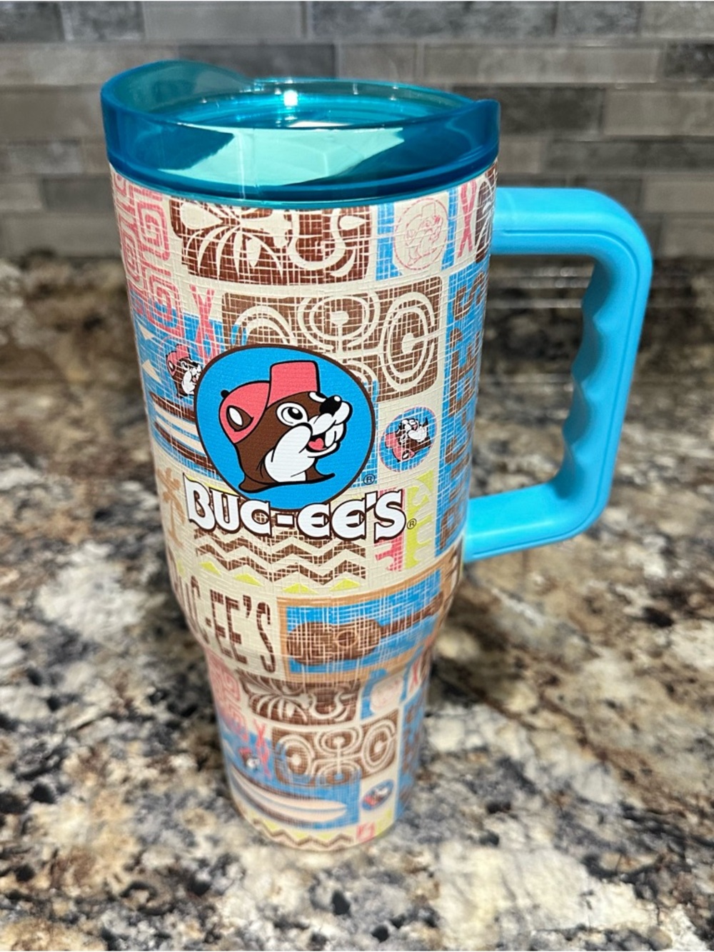 Buc-ee’s Fit Forty 2025 Tiki Print 40 Oz Tumbler Great Condition